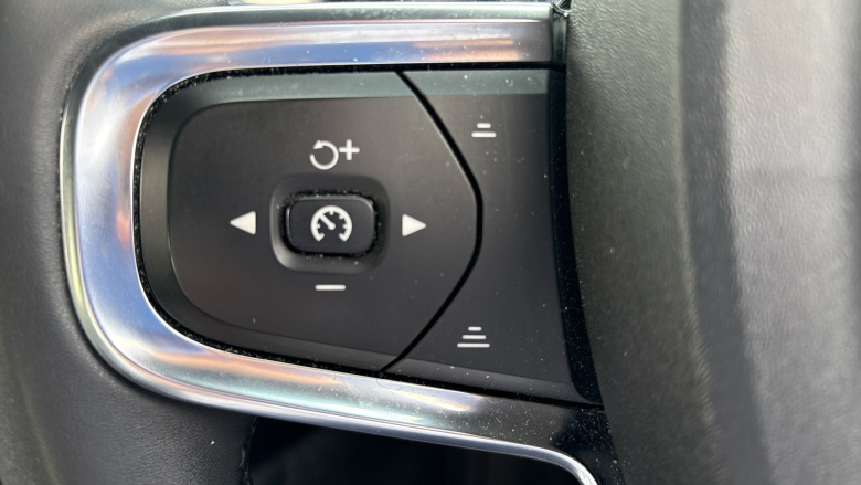 Volvo XC40 2.0 B3P Plus Dark 5dr Auto Petrol Estate